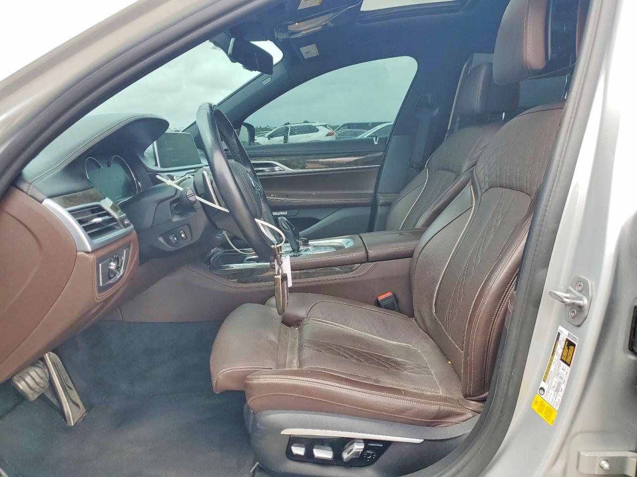 2017 BMW 750 I - Фото 7