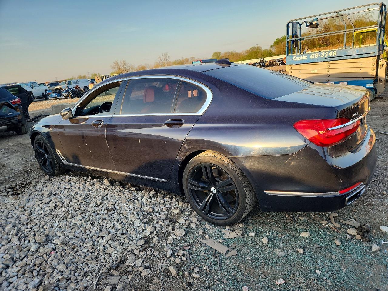 2016 BMW 750 Xi - Фото 2