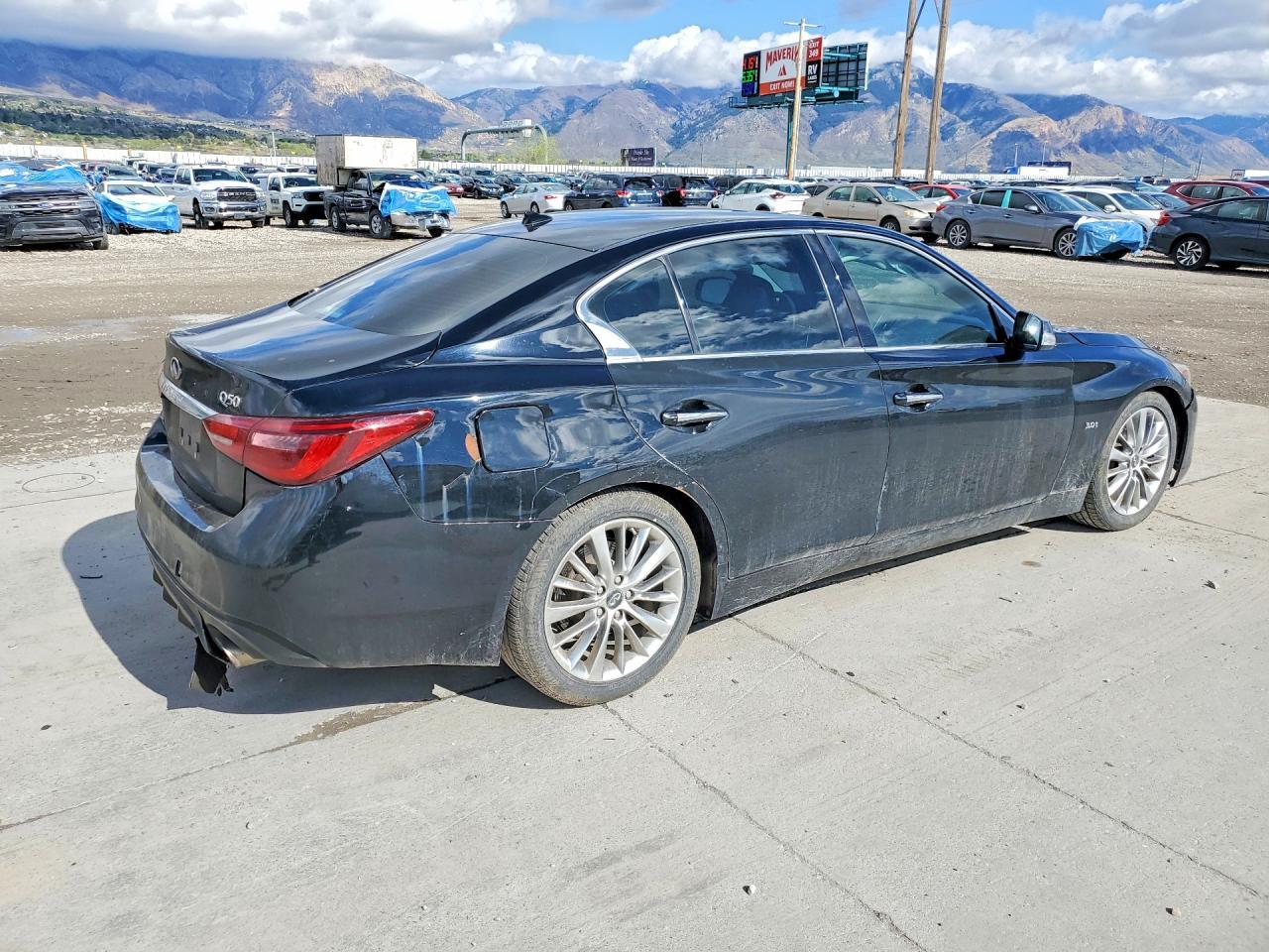 2018 Infiniti Q50 3.0T Luxe - Фото 3