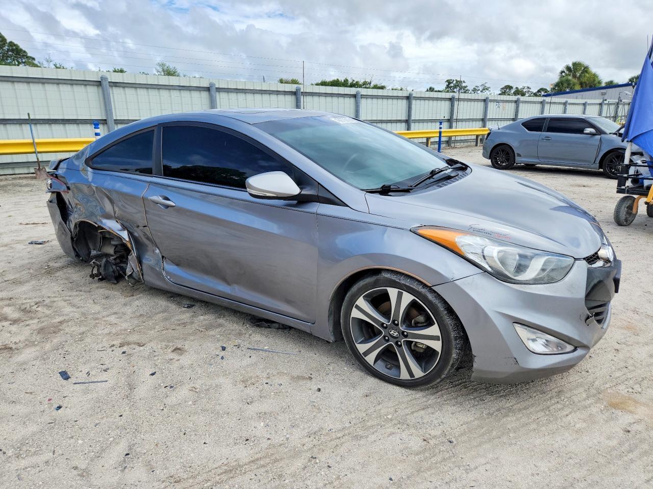 2013 Hyundai Elantra Coupe Se - Image 4