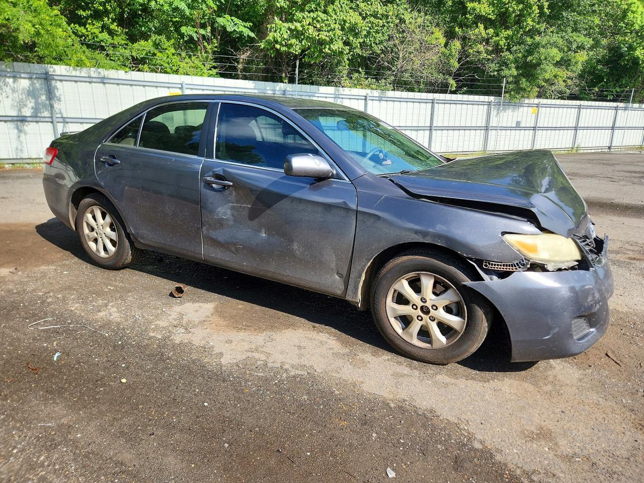 2011 Toyota Camry Le - Фото 4