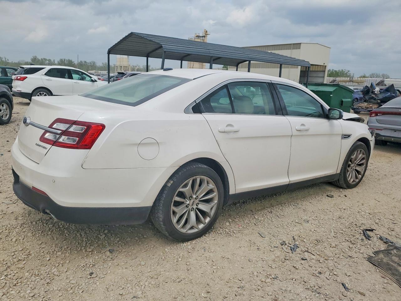 2019 Ford Taurus Limited - Image 3