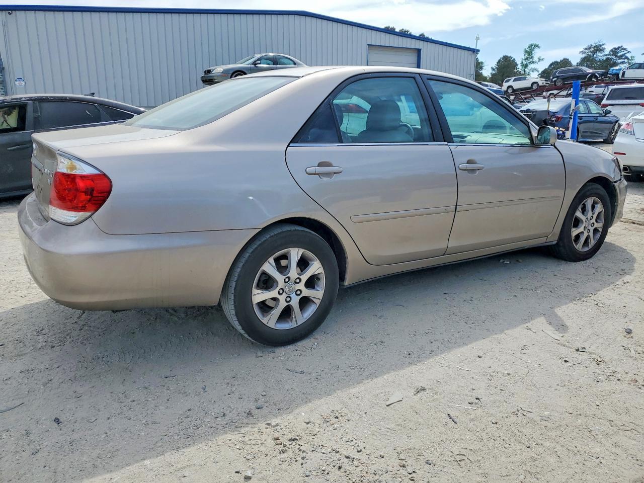 2005 Toyt Camry - Image 3
