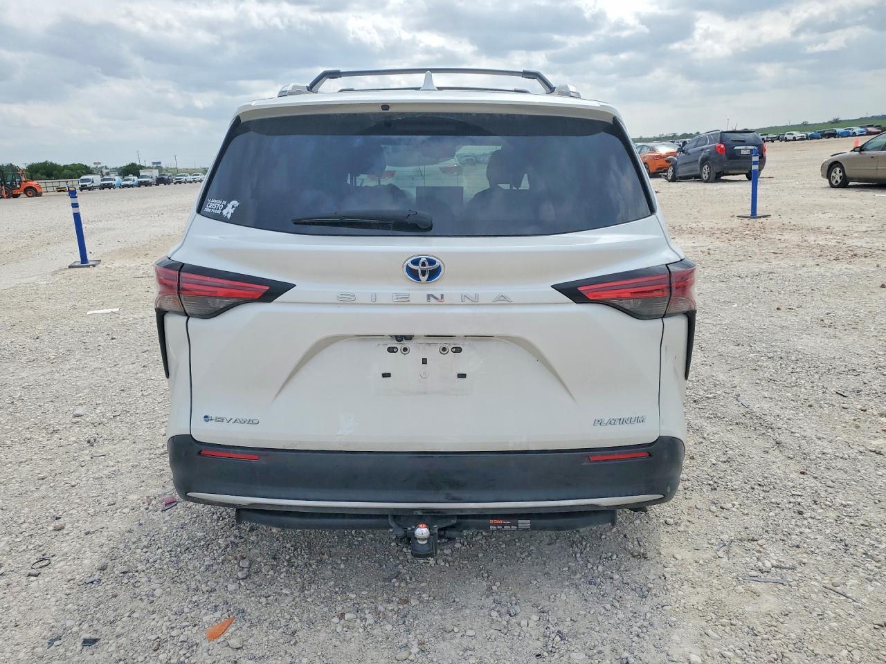 2025 Toyota Sienna - Image 6