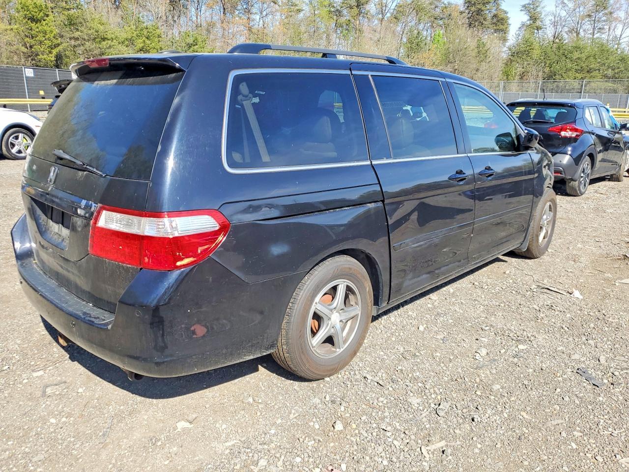 2006 Honda Odyssey Touring - Image 3