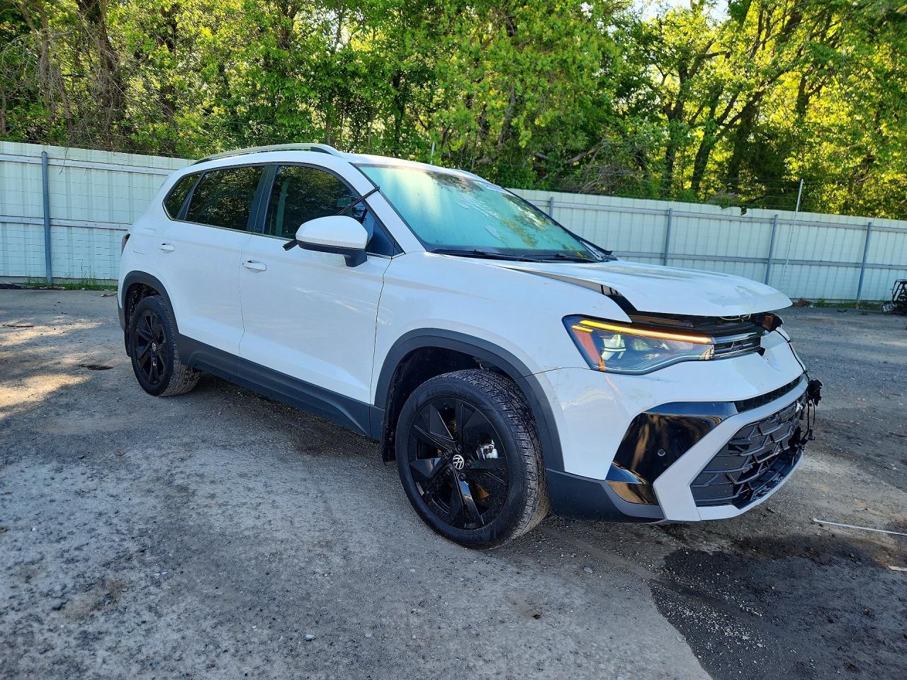 2025 Volkswagen Taos Se - Фото 4