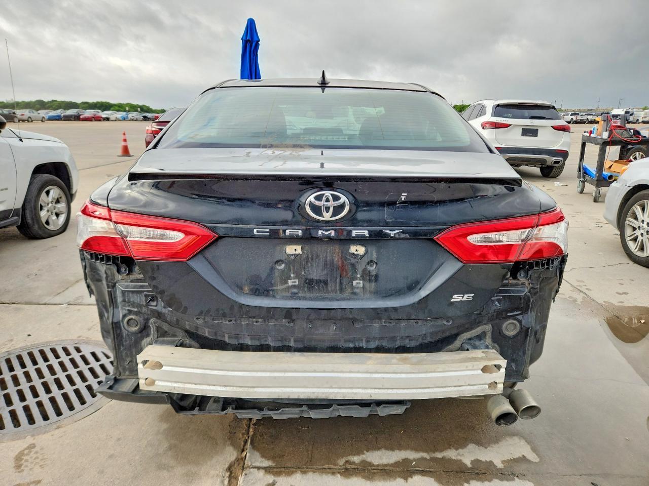 2020 Toyota Camry Se - Фото 6