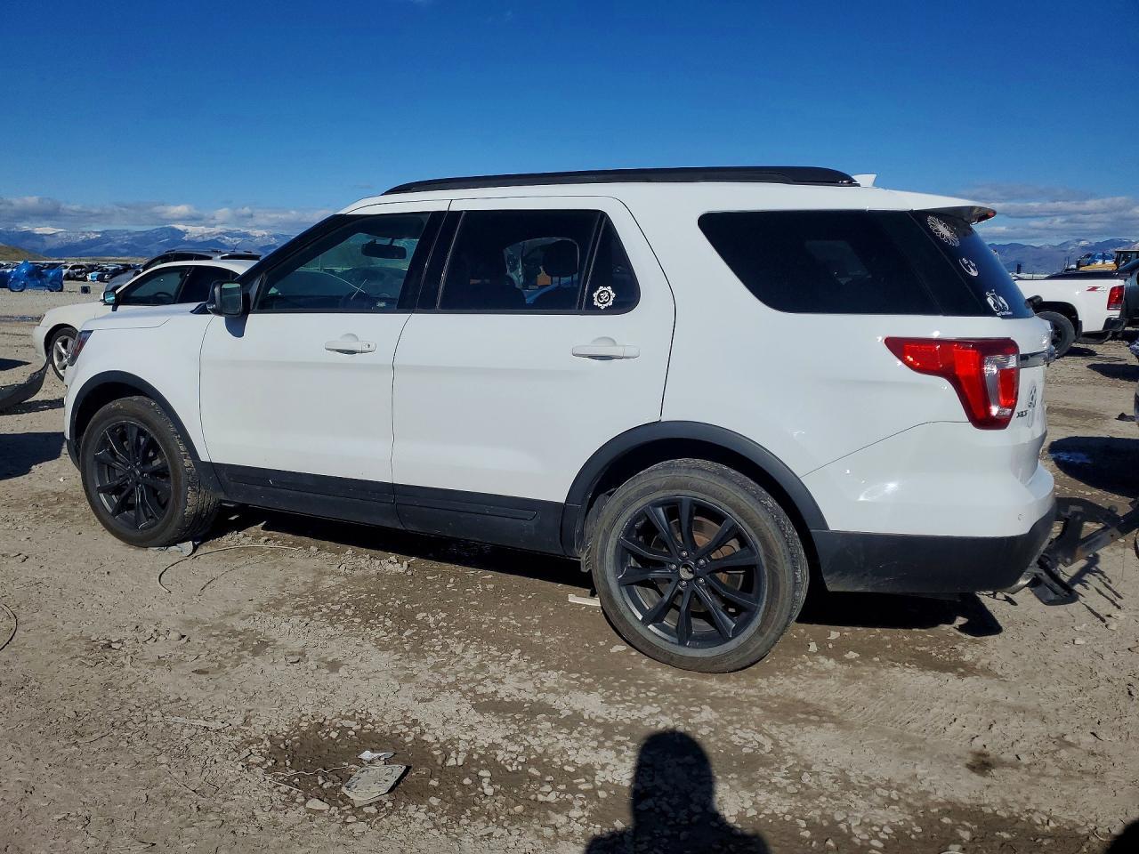 2017 Ford Explorer Xlt - Фото 2