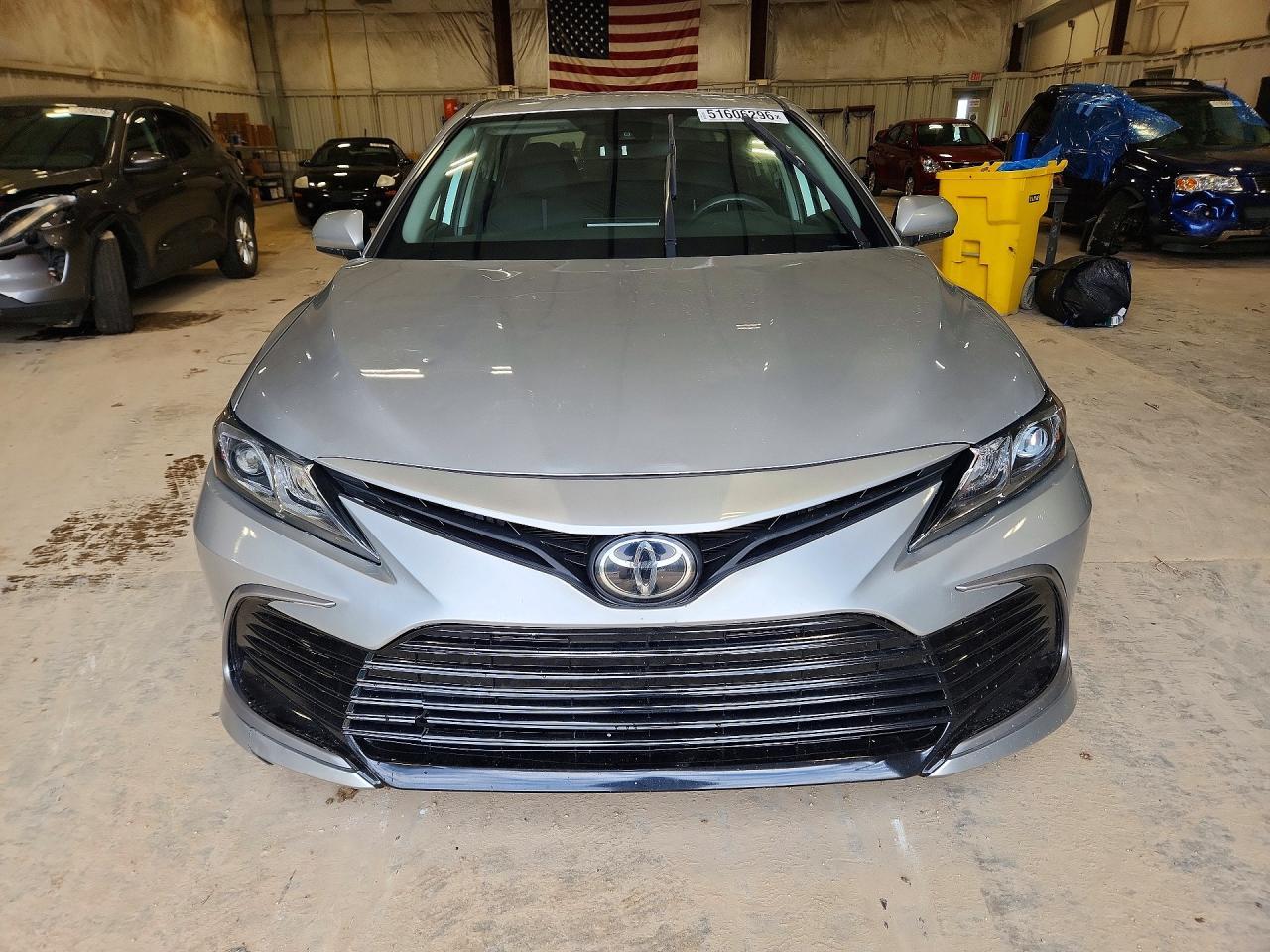 2021 Toyota Camry Le - Фото 5