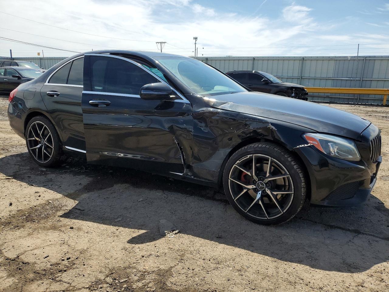 2018 Mercedes-Benz C 300 4Matic - Фото 4