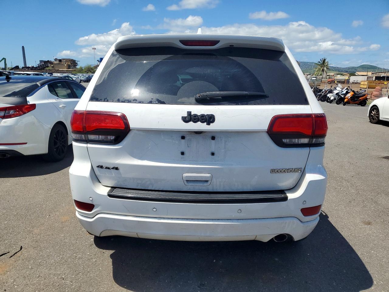 2017 Jeep Grand Cherokee Laredo - Image 6