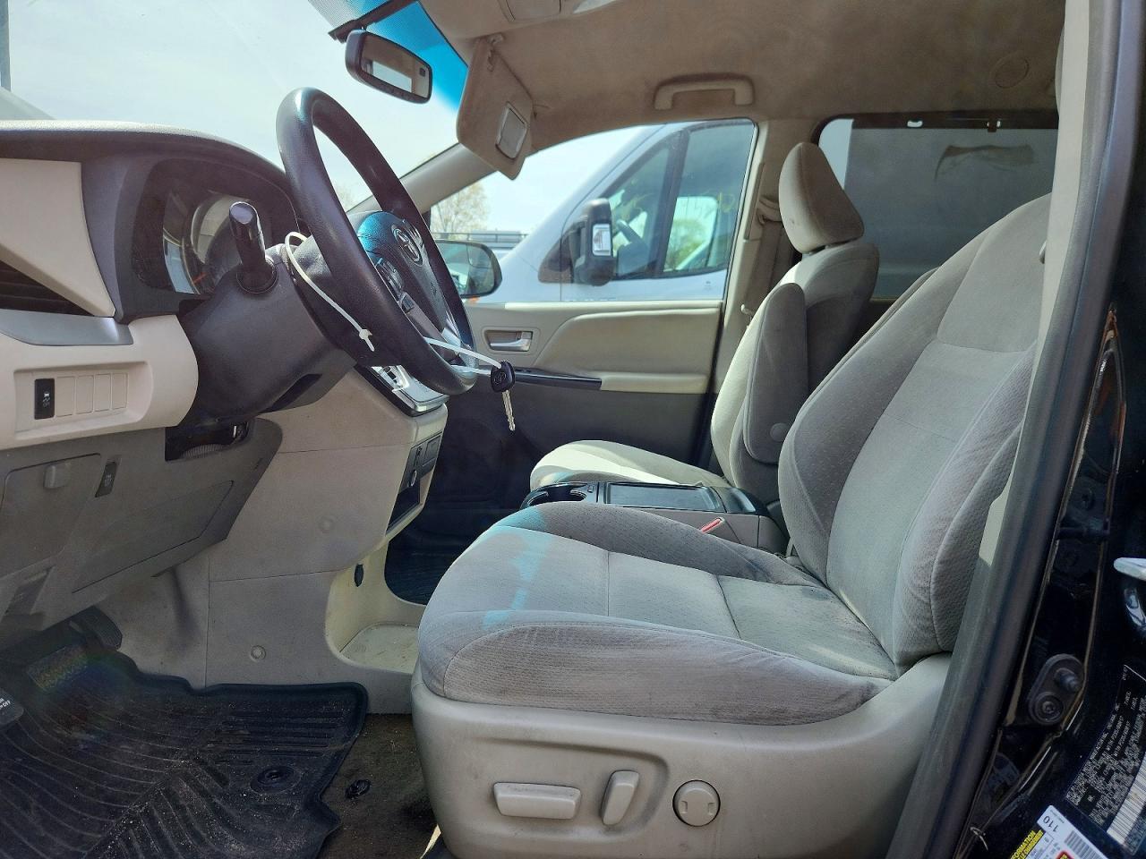 2017 Toyota Sienna Le - Image 7