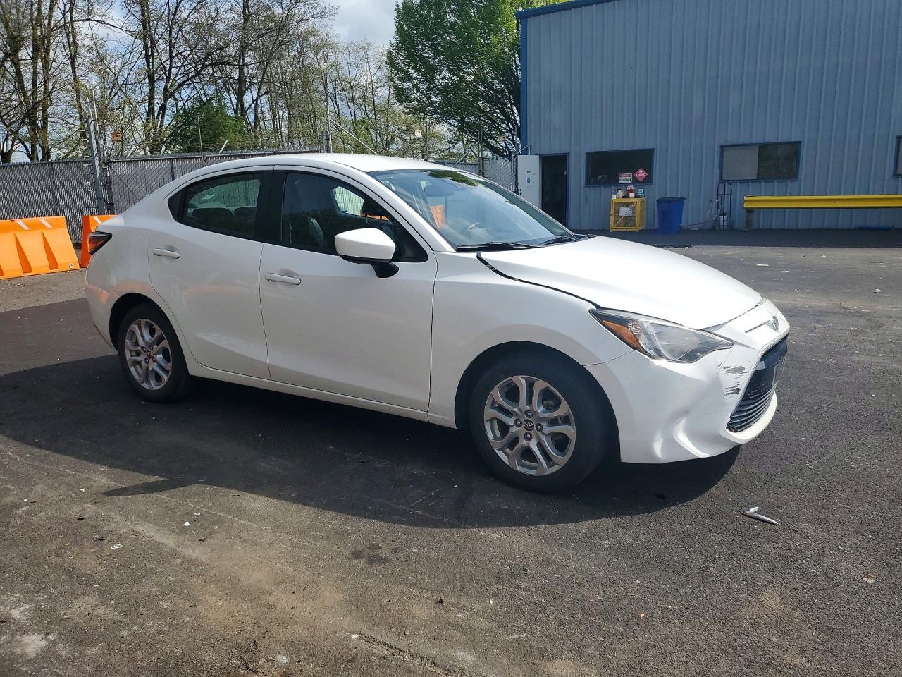 2017 Toyota Yaris Ia Base - Фото 4