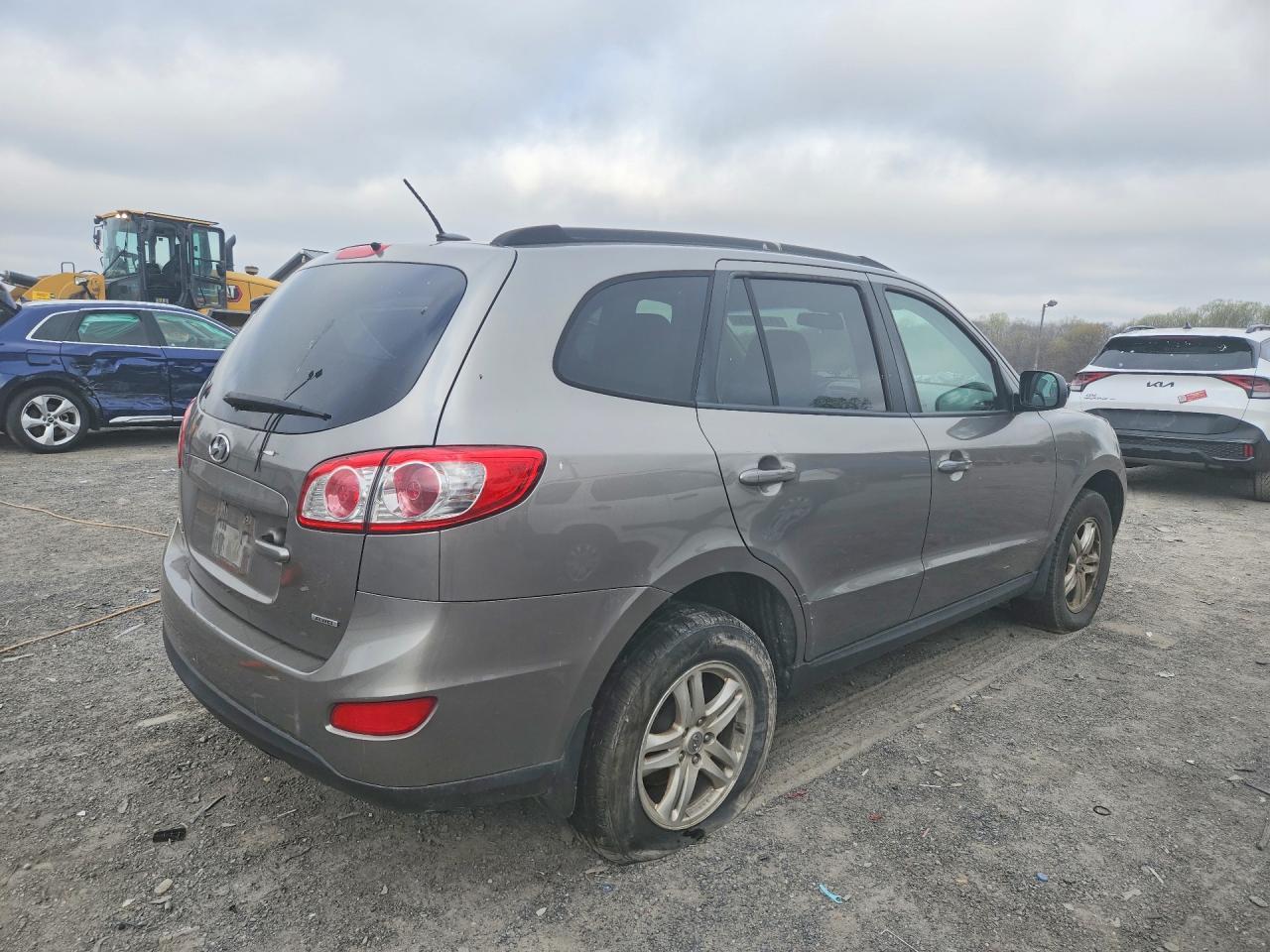 2012 Hyundai Santa Fe - Image 3