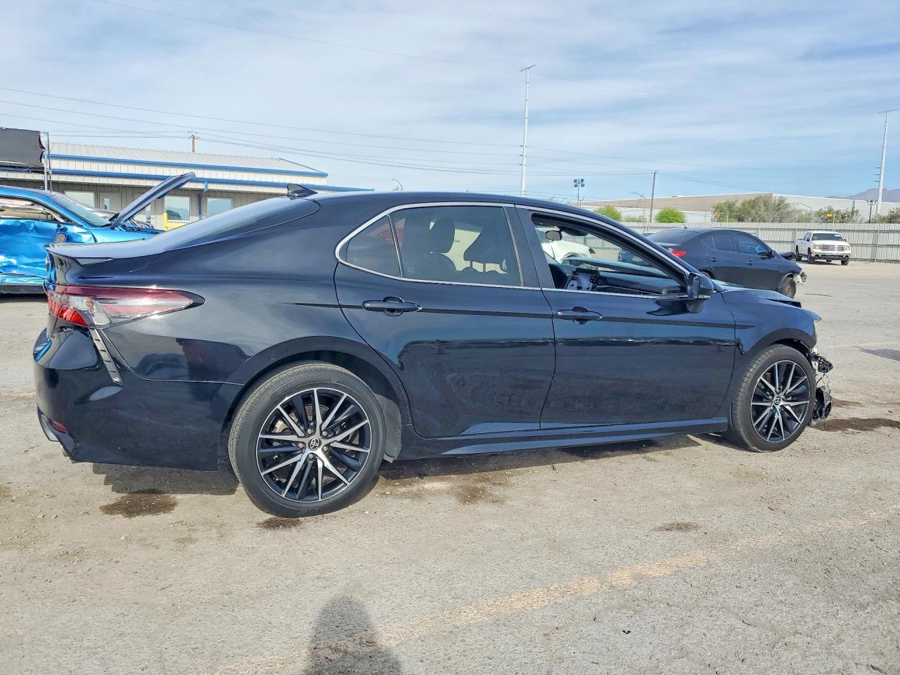 2022 Toyota Camry Se - Фото 3