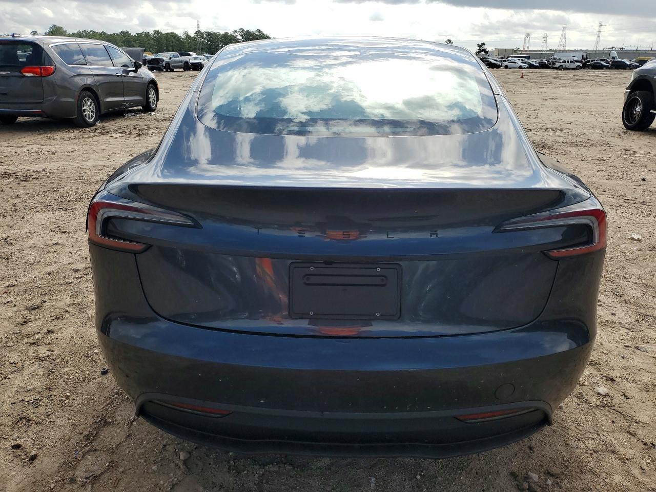 2026 Tesla Model 3 - Фото 6