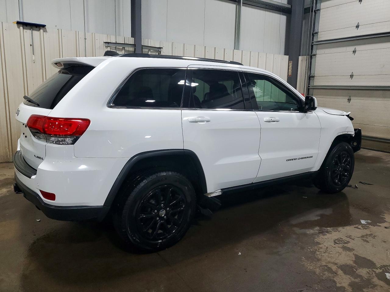 2016 Jeep Grand Cherokee Laredo - Image 3