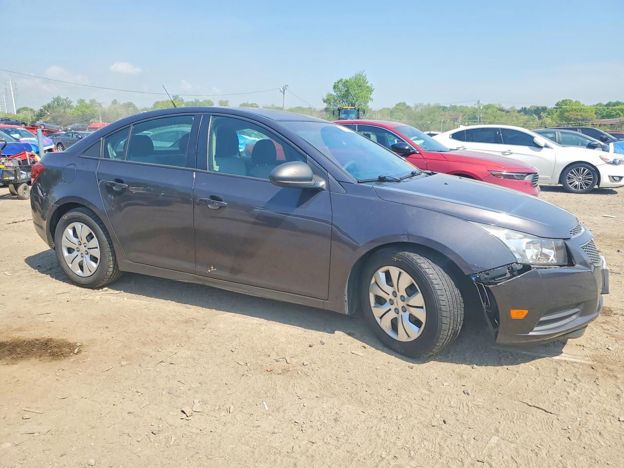 2014 Chevrolet Cruze Ls - Image 4