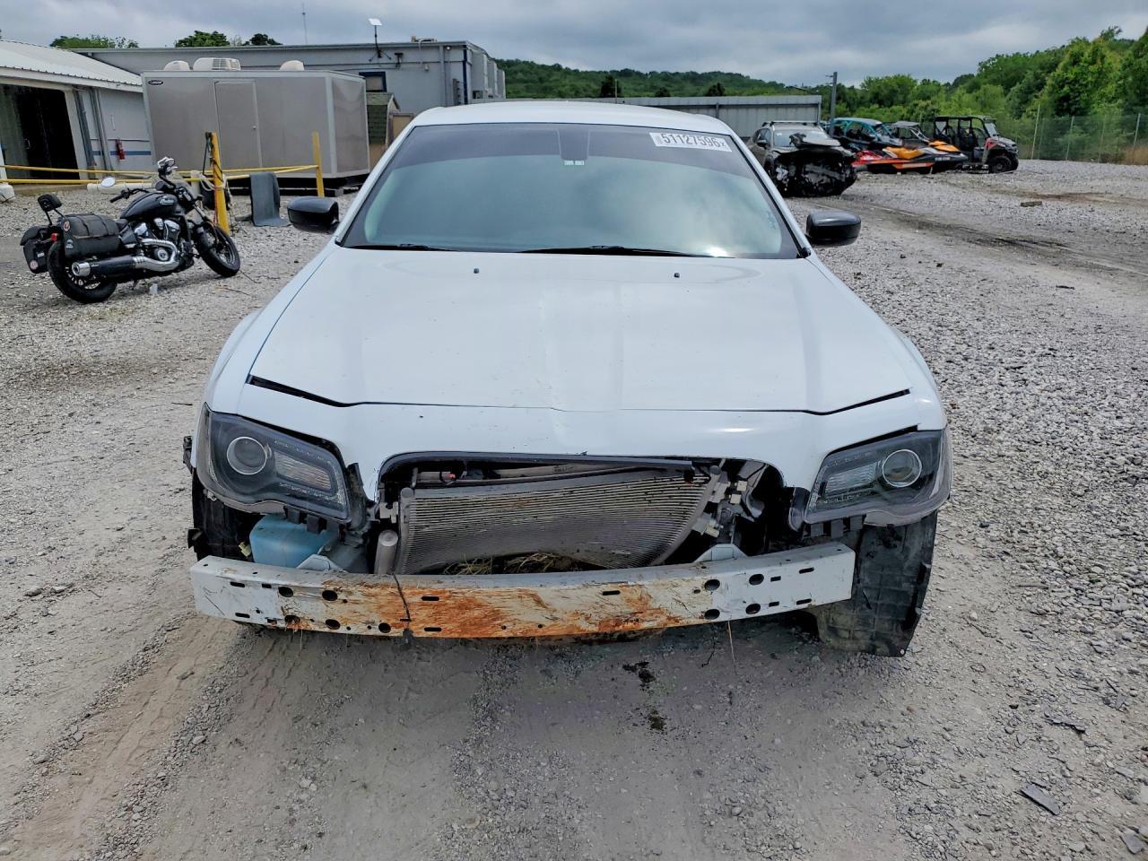 2022 Chrysler 300 Touring - Image 5