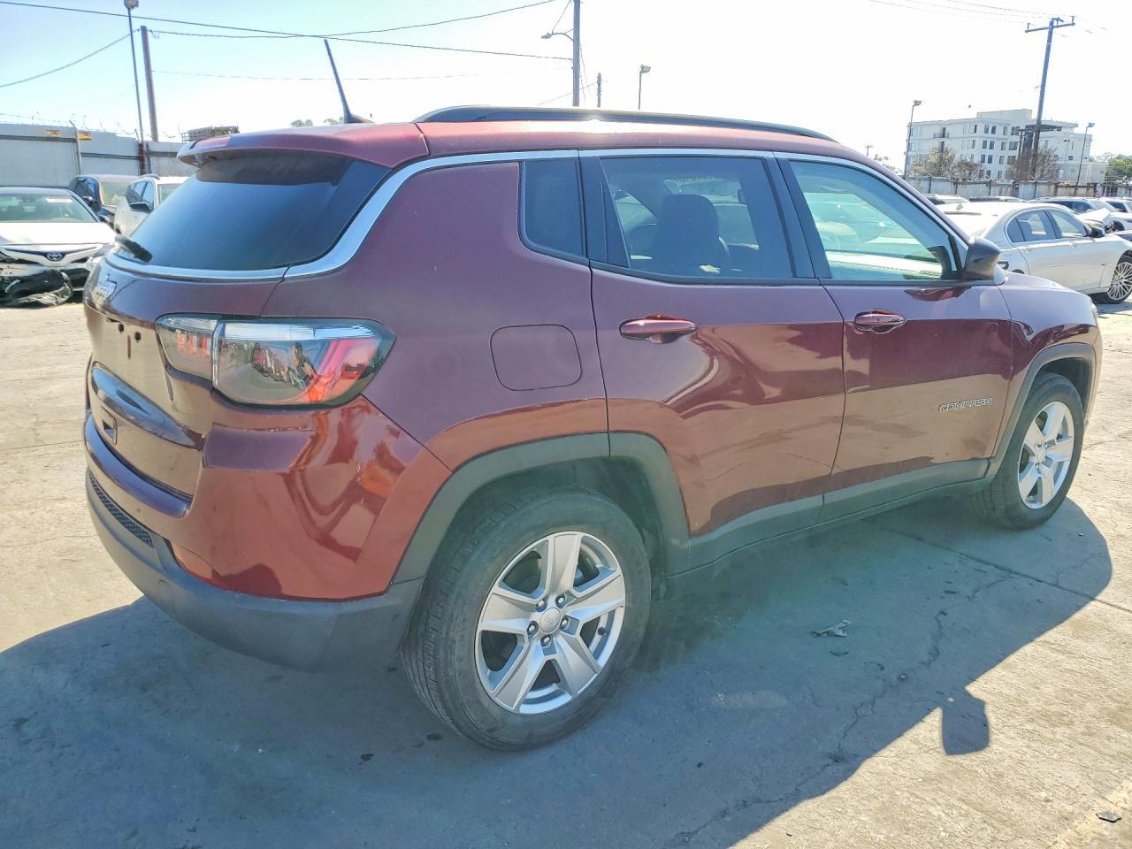 2022 Jeep Compass Latitude - Image 3