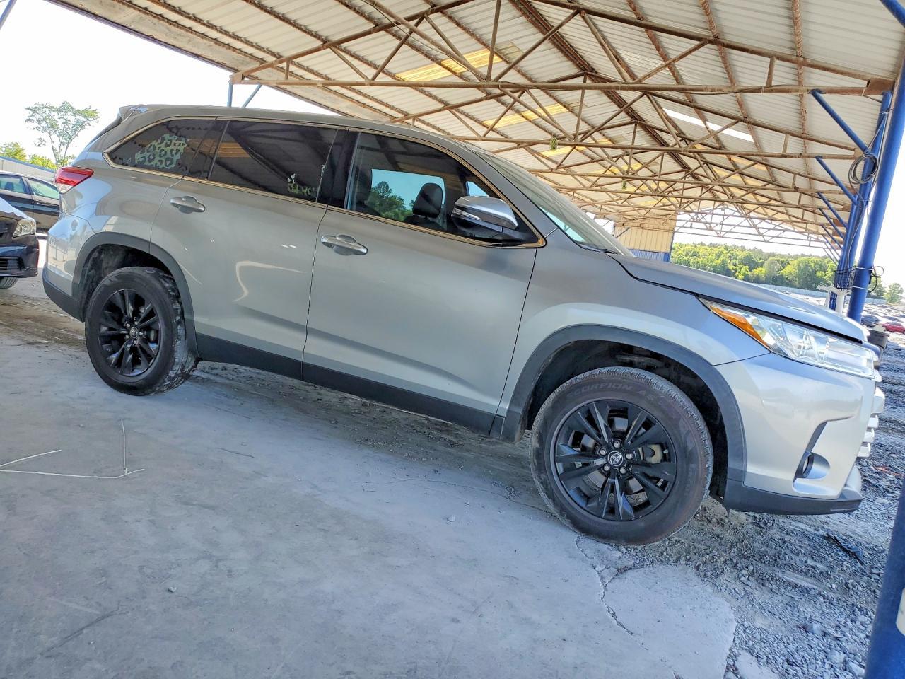 2019 Toyota Highlander Le Plus - Image 4