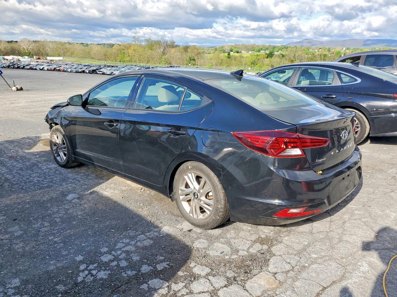 2019 Hyundai Elantra Value Edition - Фото 2
