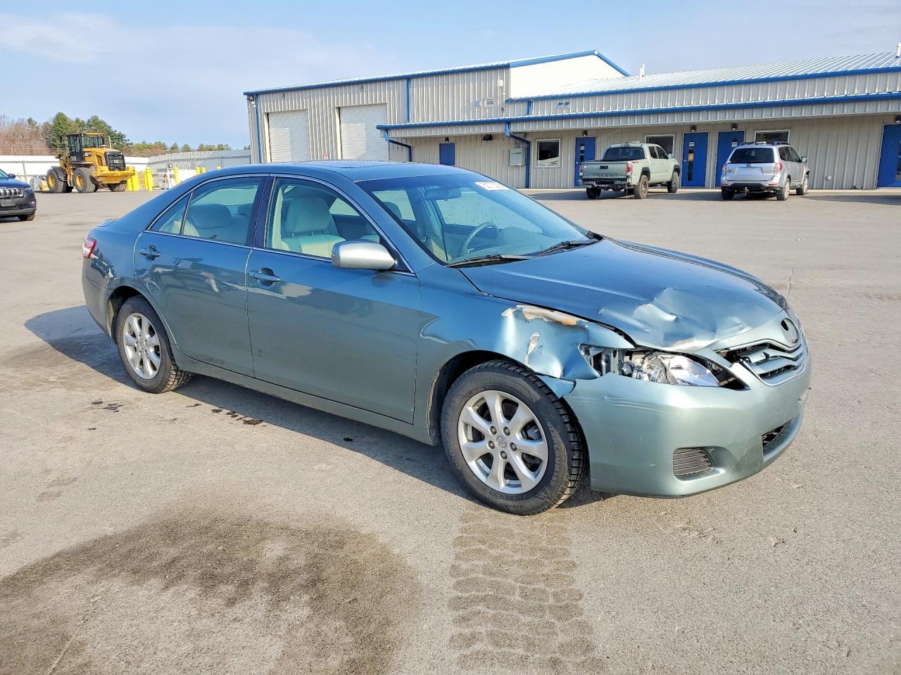 2010 Toyota Camry Le - Image 4