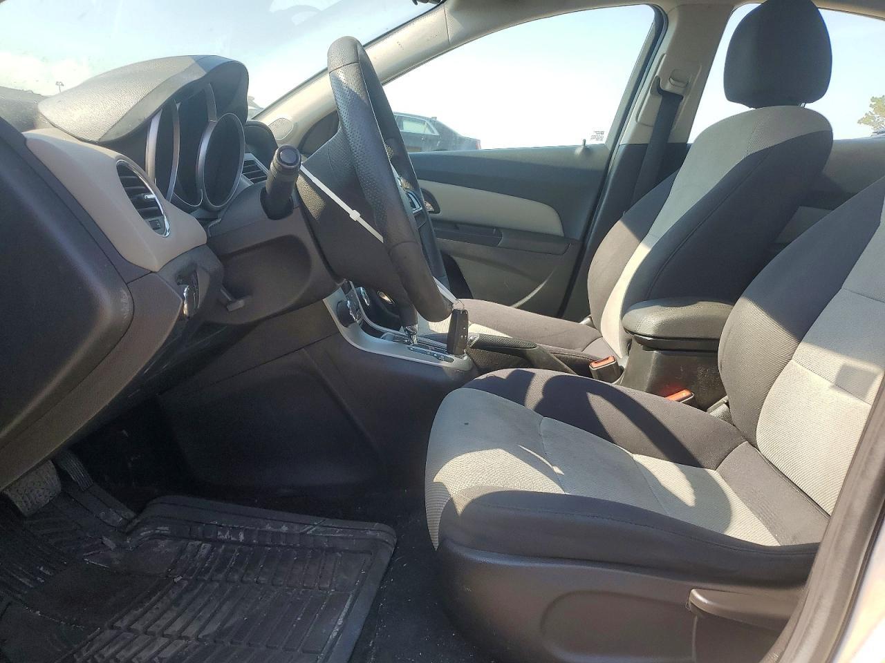 2014 Chevrolet Cruze Ls - Image 7