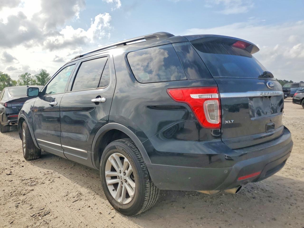 2015 Ford Explorer Xlt - Фото 2
