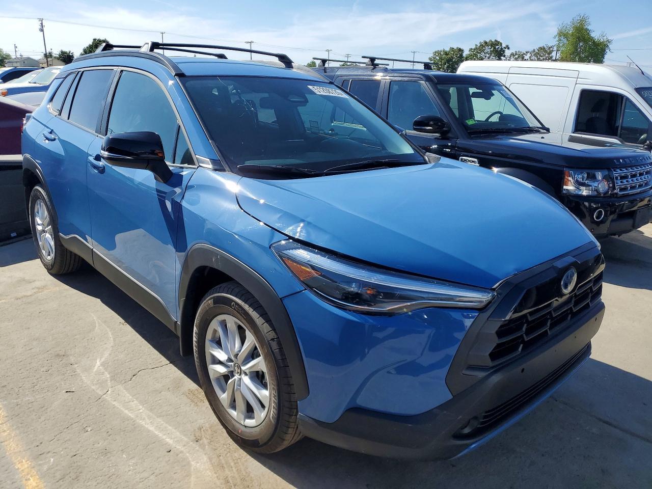 2026 Toyota Corolla Cross Le - Image 4