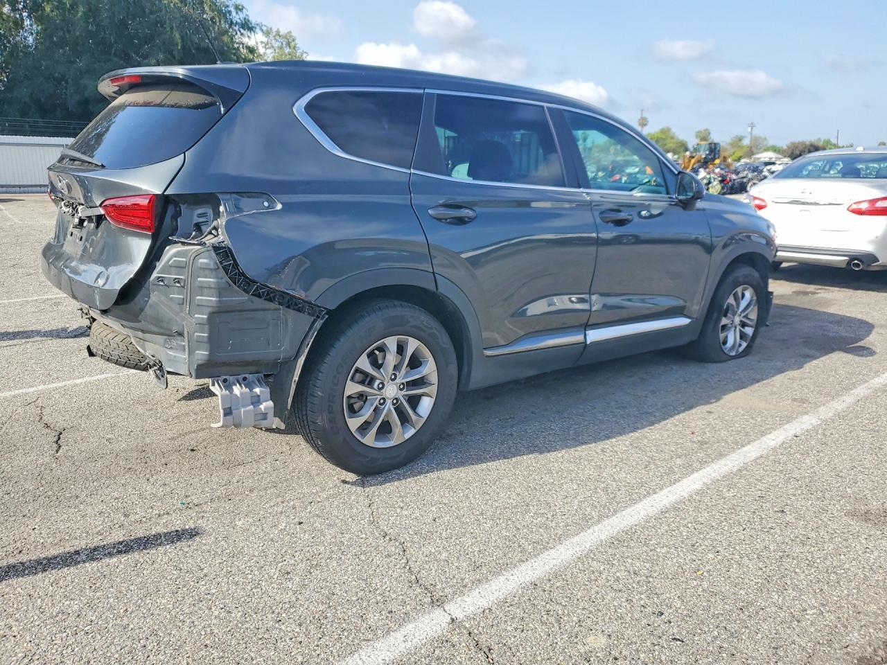 2020 Hyundai Santa Fe Se - Фото 3