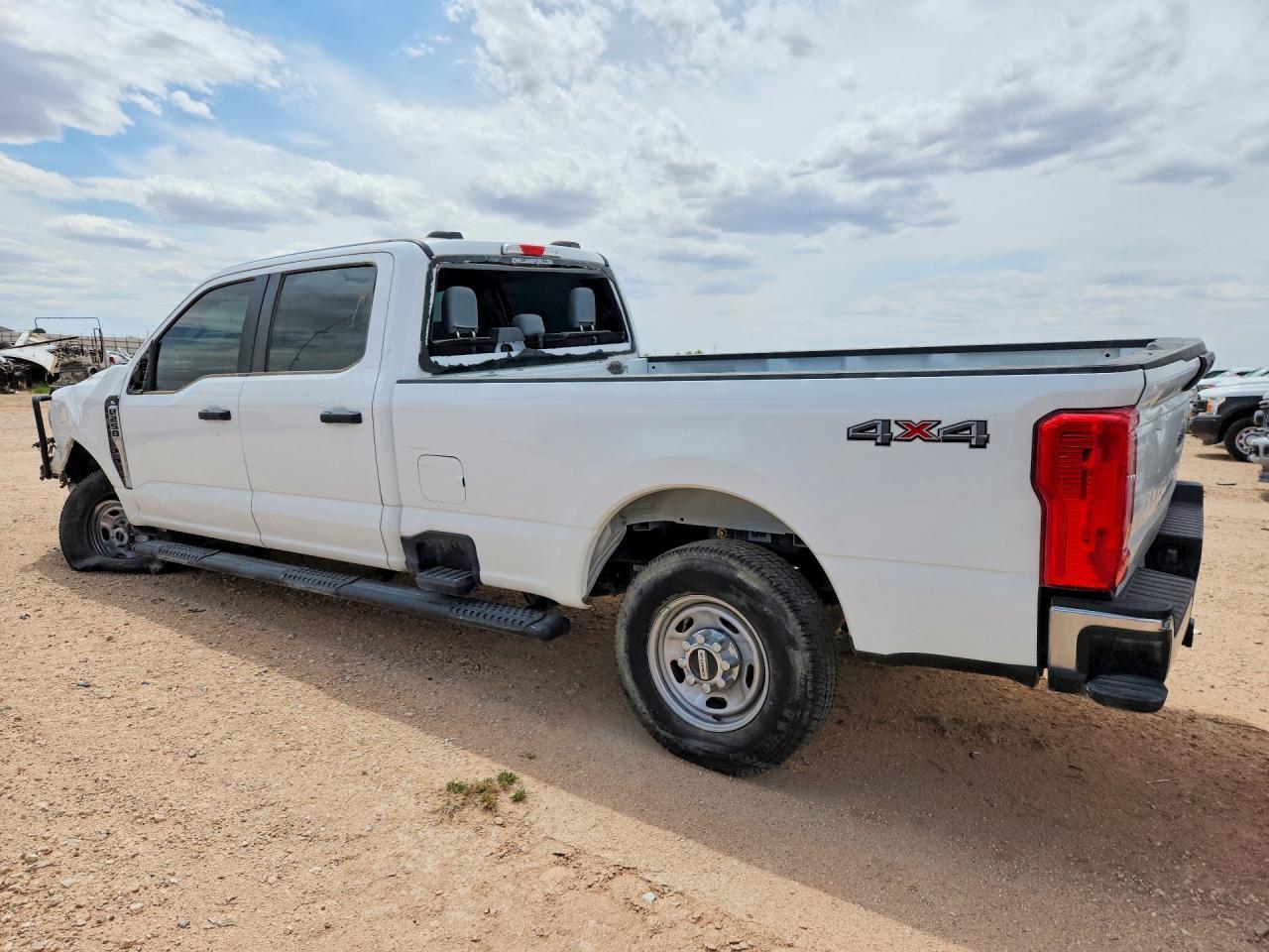 2024 Ford F250 Super Duty - Фото 2
