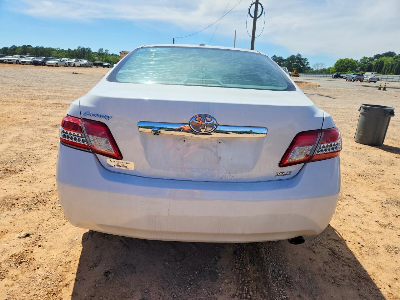 2010 Toyota Camry Xle - Image 6