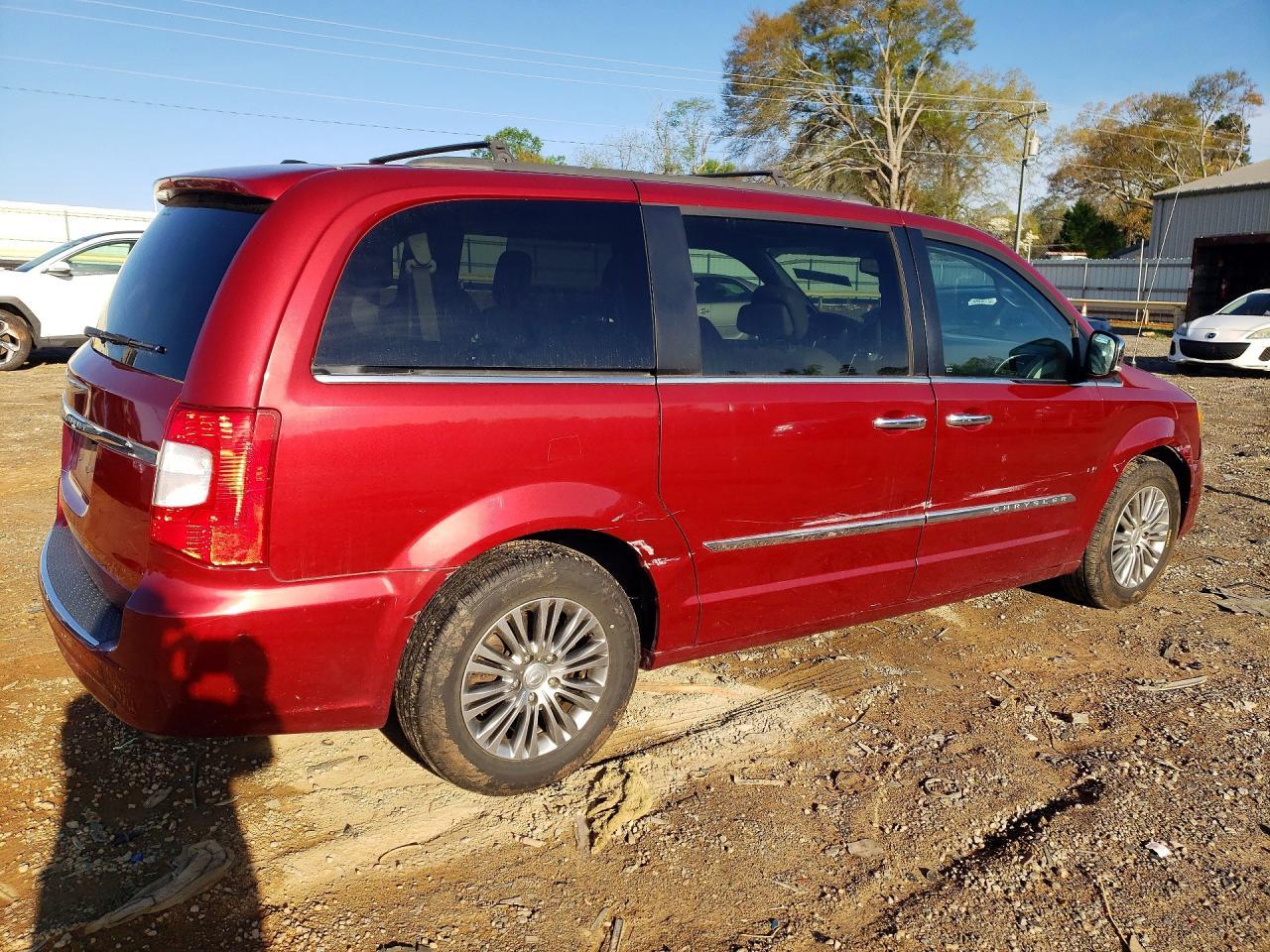 2014 Chrysler Town & Country Touring L - Фото 3