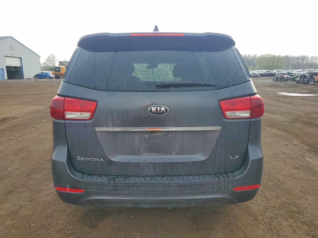 2016 Kia Sedona Lx - Image 6