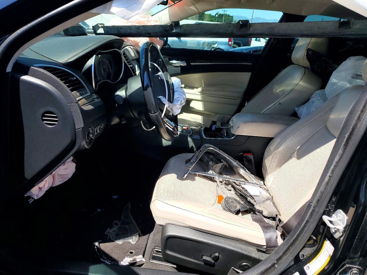 2016 Chrysler 300C - Image 7
