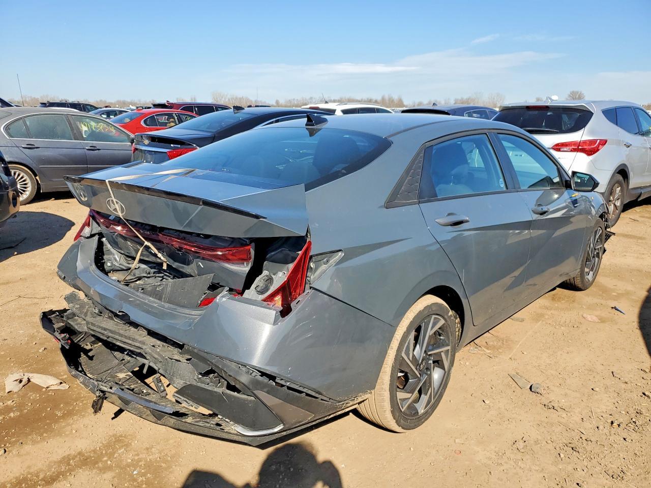 2025 Hyundai Elantra Sel Sport - Image 3