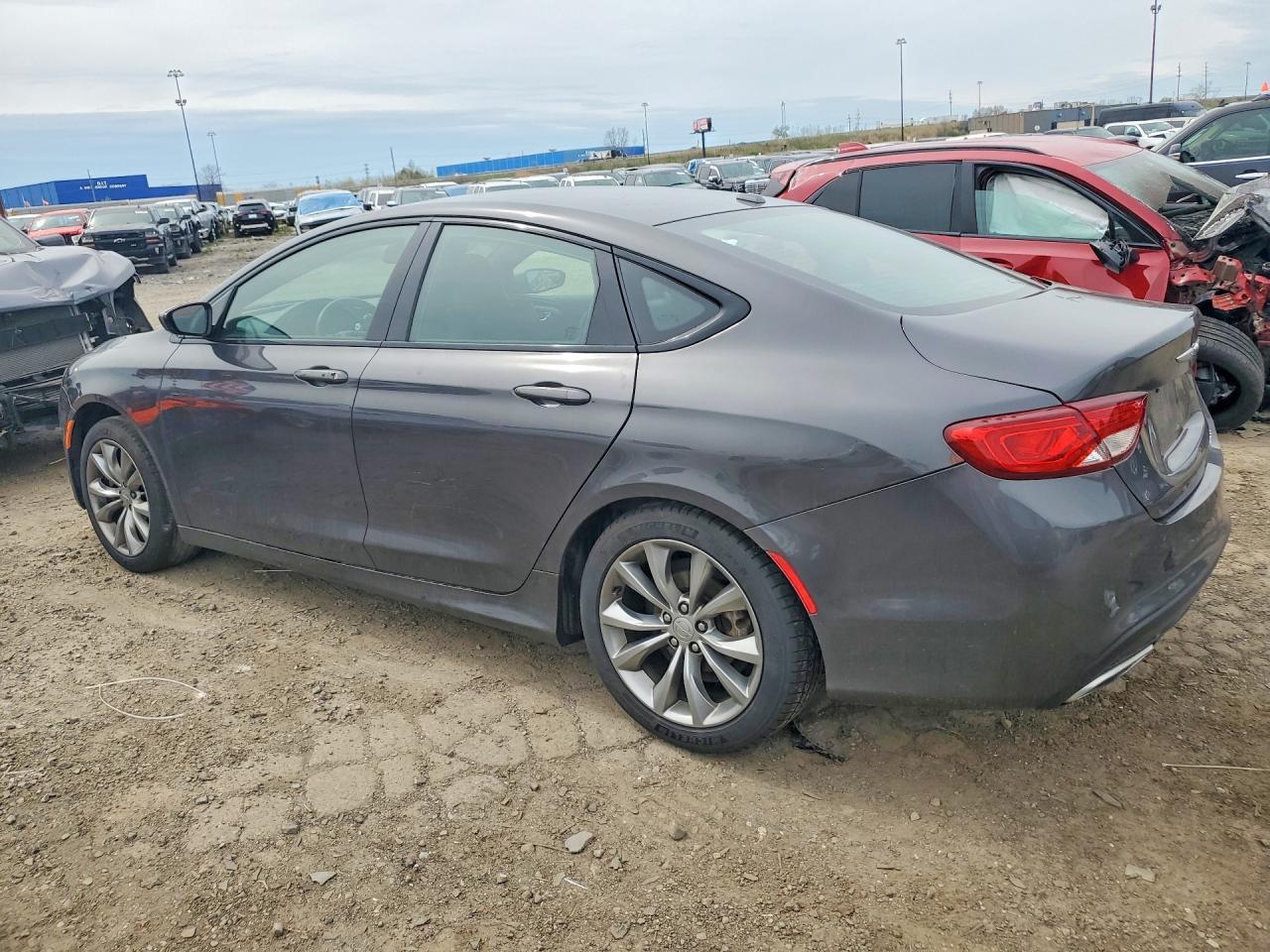 2016 Chrysler 200 S - Фото 2