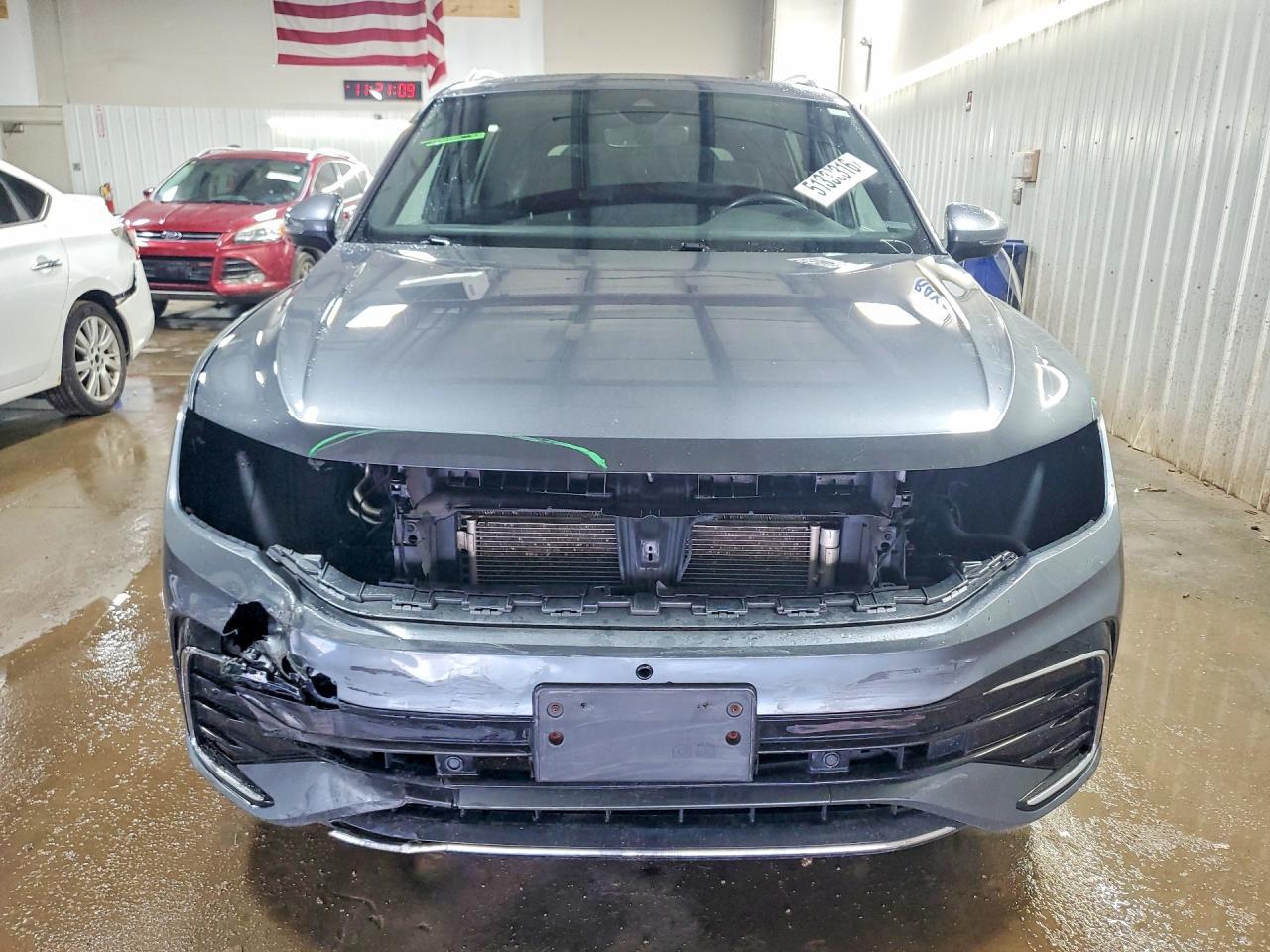 2022 Volkswagen Tiguan Sel R-Line - Image 5