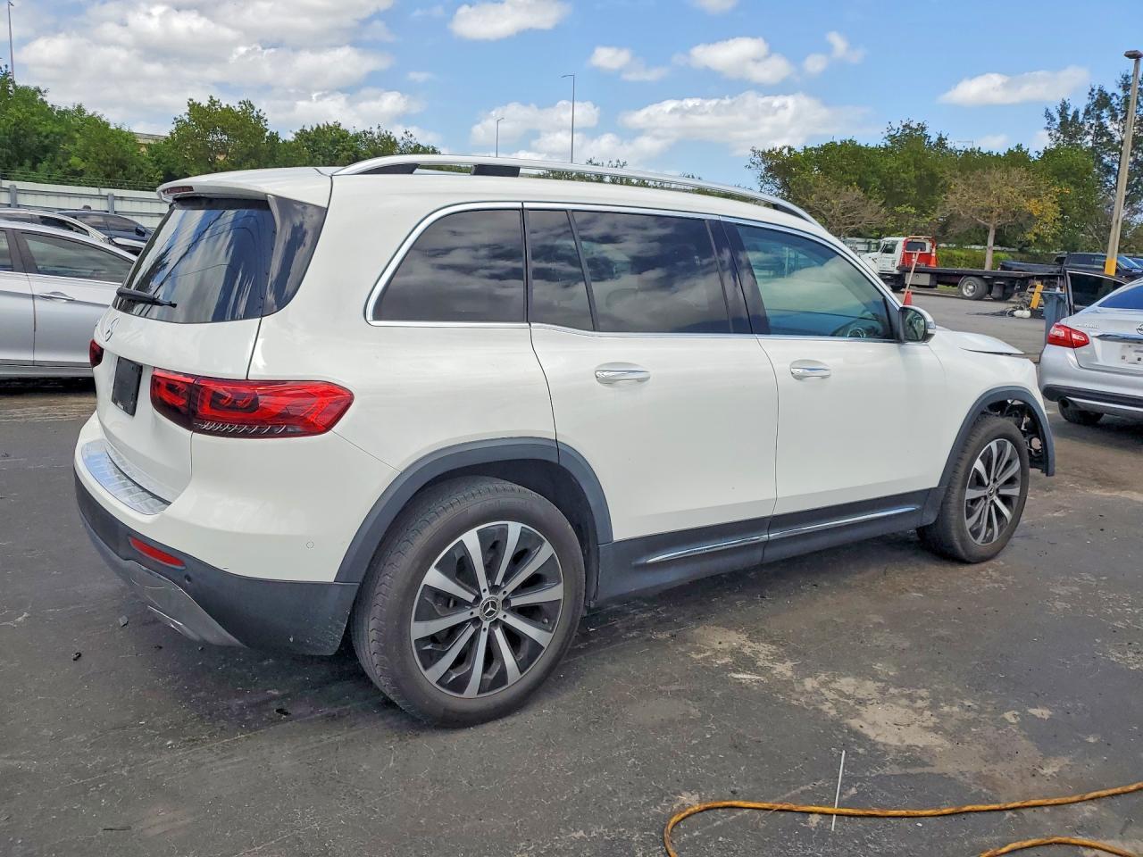 2022 Mercedes-Benz Glb 250 - Фото 3