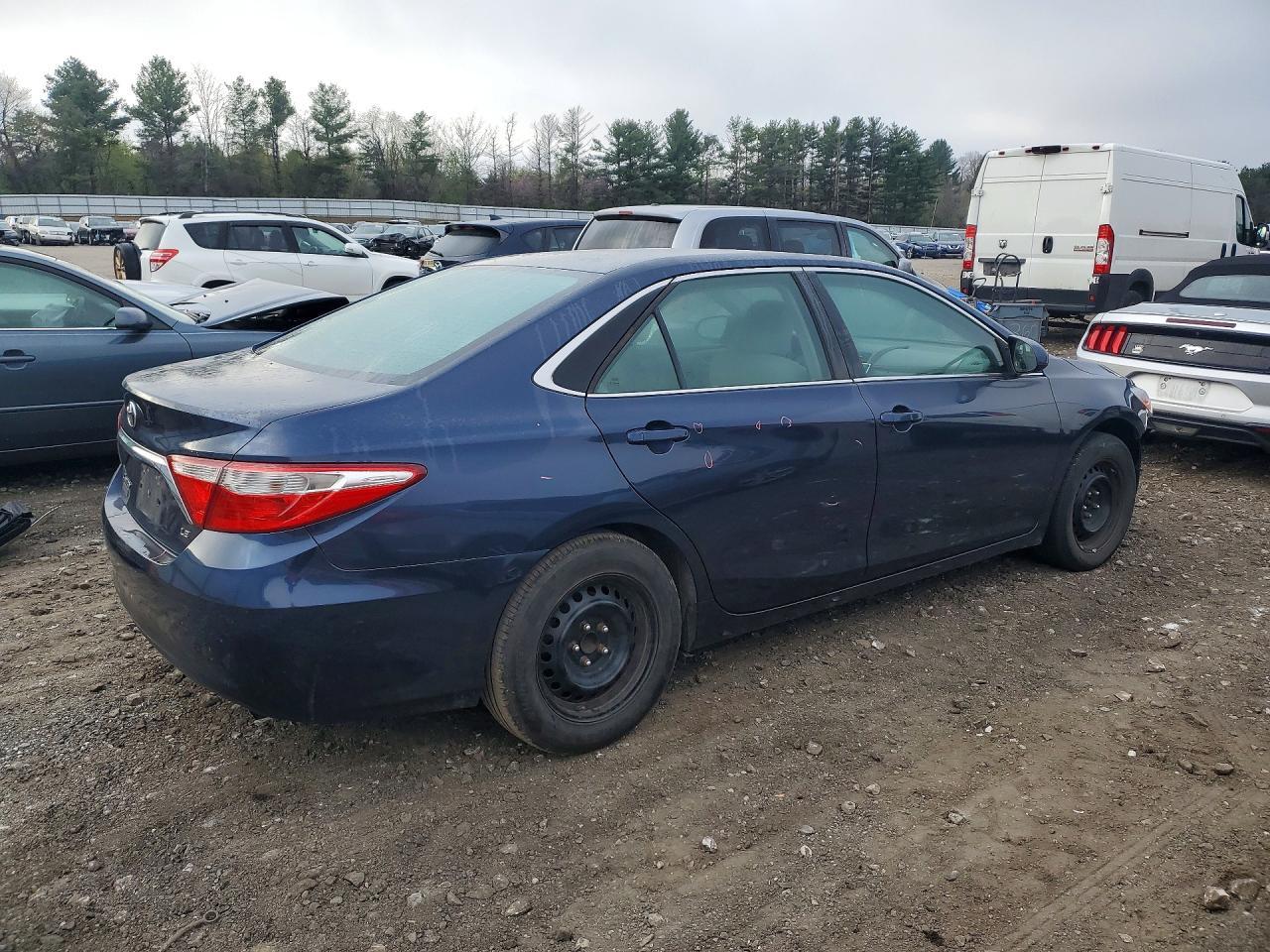 2015 Toyota Camry Le - Image 3