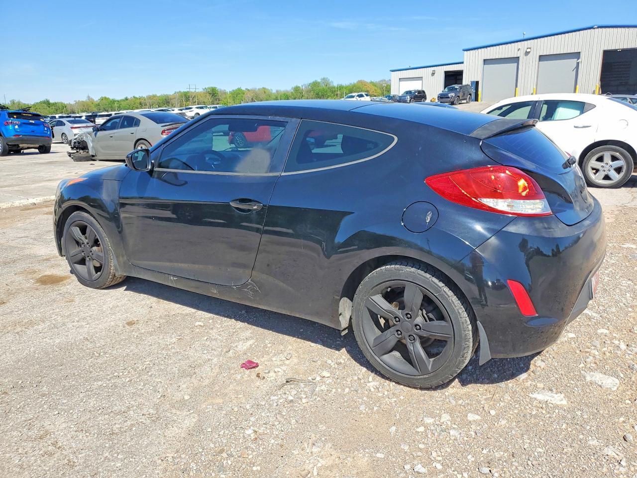 2015 Hyundai Veloster Base - Image 2