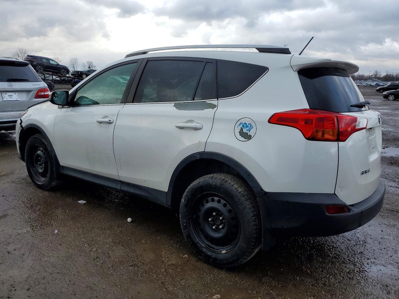 2014 Toyota Rav4 Le - Image 2