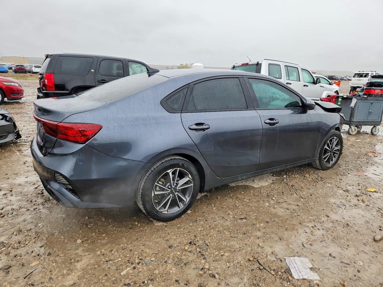 2022 Kia Forte Lxs - Фото 3