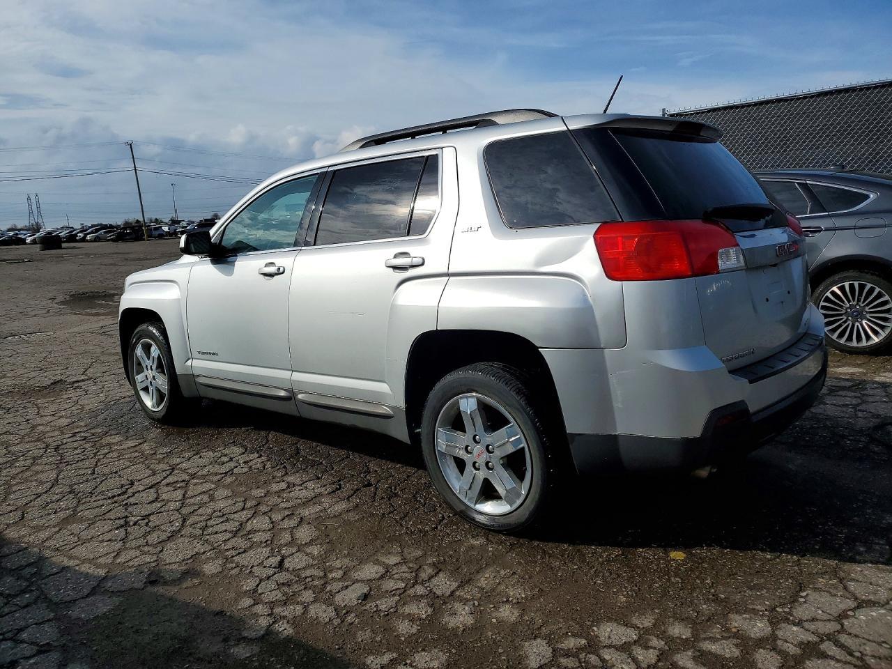 2013 GMC Terrain Slt - Image 2