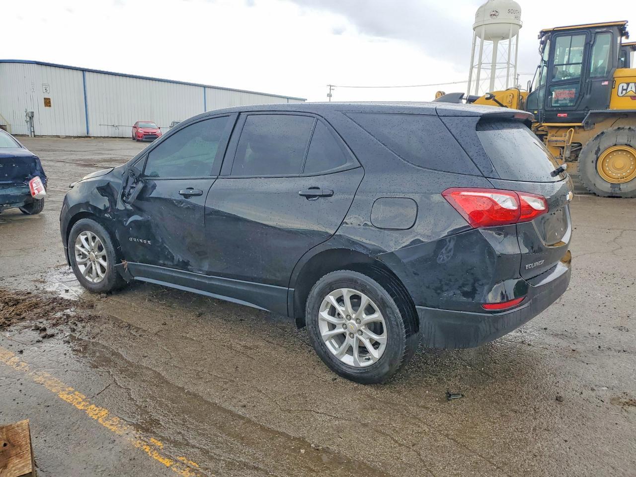 2021 Chevrolet Equinox Ls - Image 2