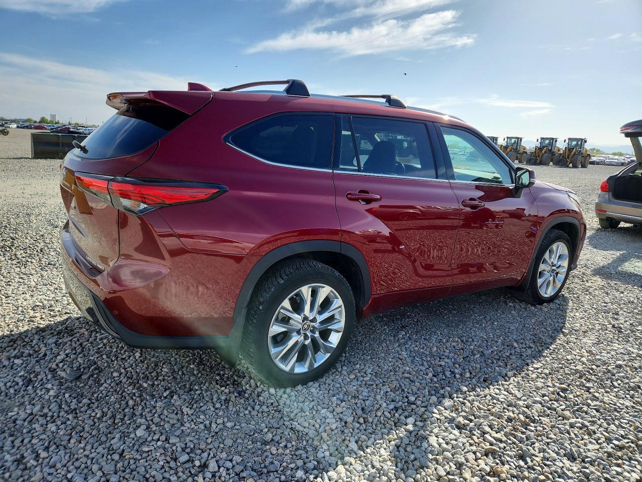 2022 Toyota Highlander Limited - Image 3