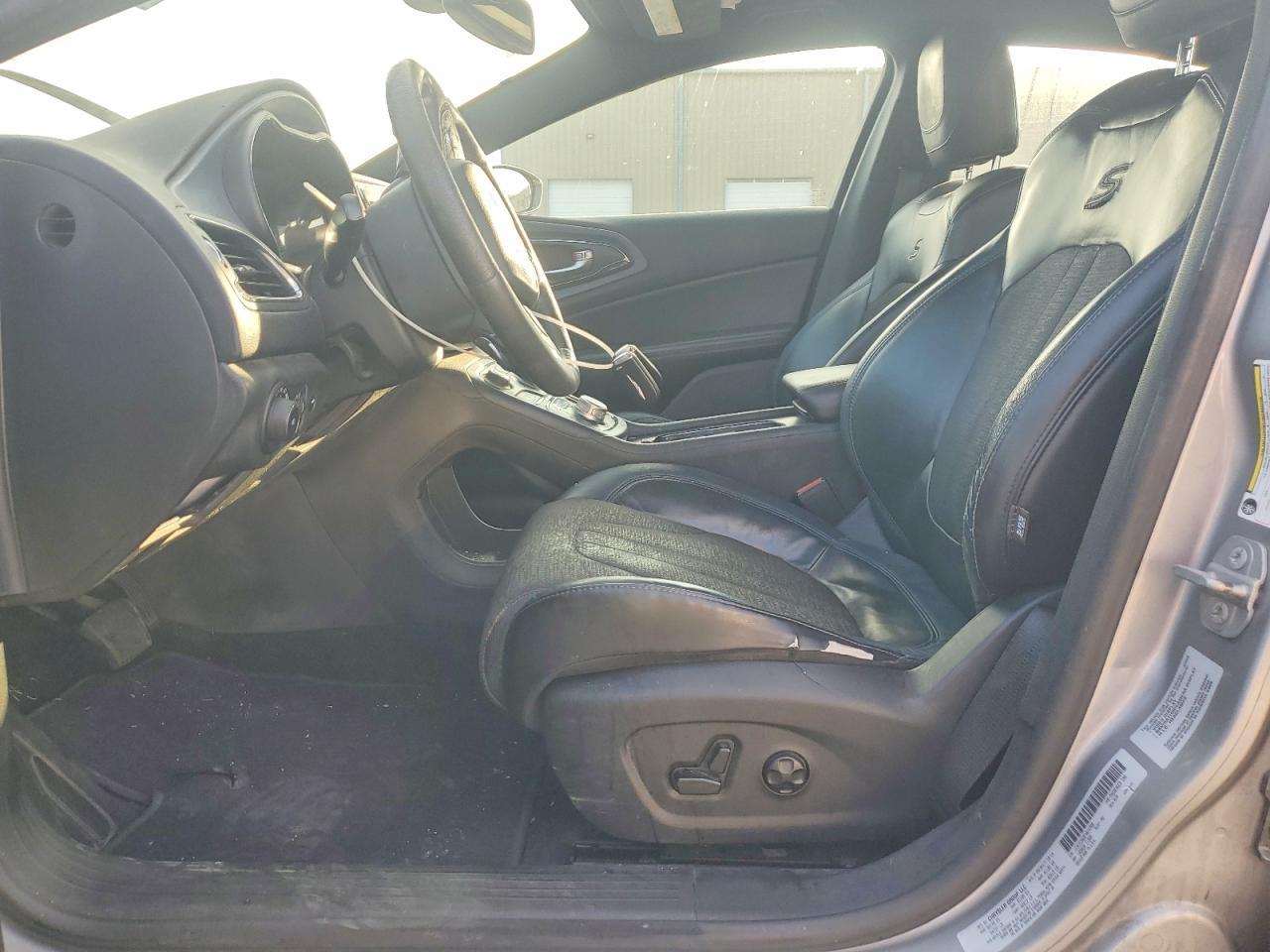 2015 Chrysler 200 S - Image 7