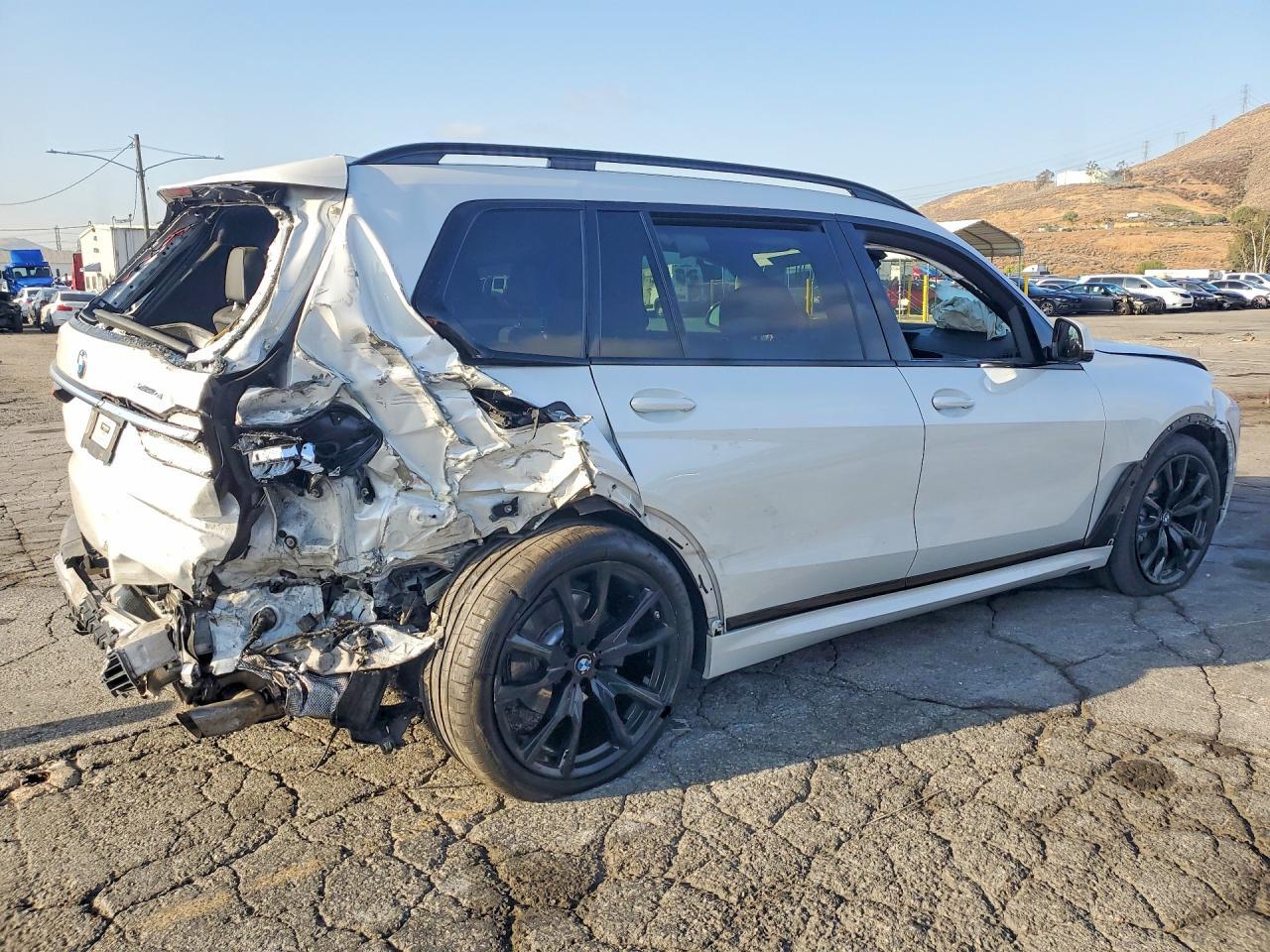 2023 BMW X7 xDrive40I - Фото 3