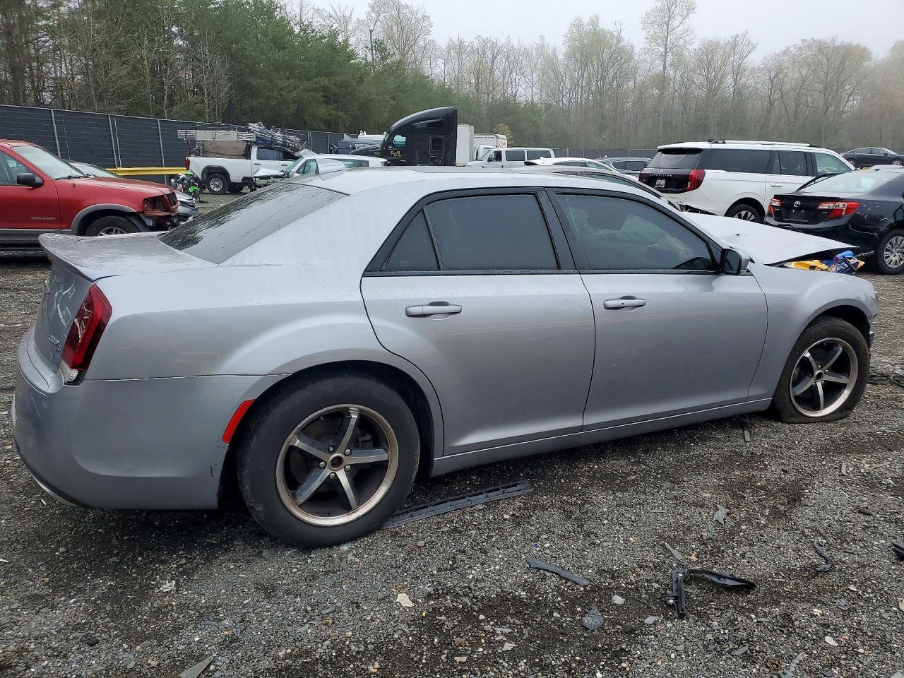 2016 Chrysler 300 S - Фото 3